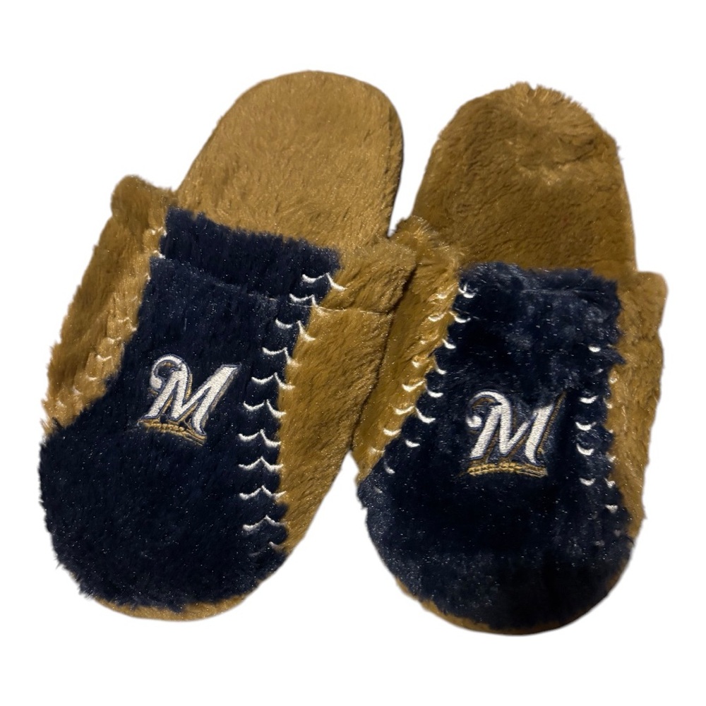 Milwaukee Brewers slippers Size‎ MED